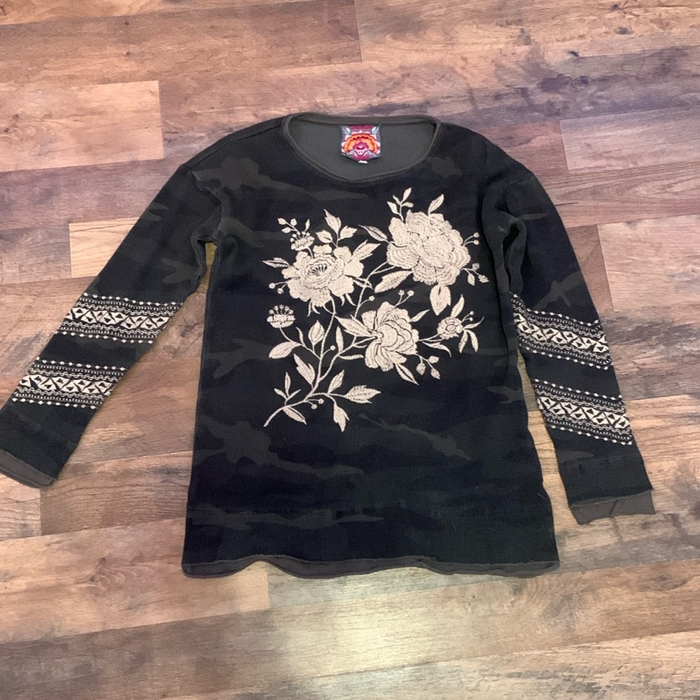 Johnny Was camo Shirt Floral Embroidery Size Small